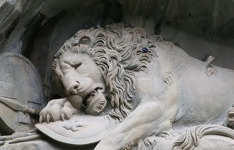 世界上最感人的石雕獅子—盧森之獅